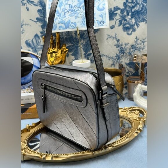 🆕 KURT GEIGER LONDON 🧿 NWOT Leather Crossbody Camera Bag, Gunmetal Silver - Picture 5 of 16